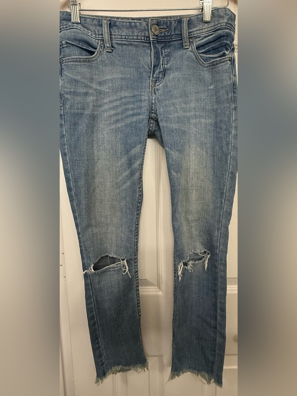 Free People Distressed Blue Knee-Rip Straight Jeans sz26 (0148)